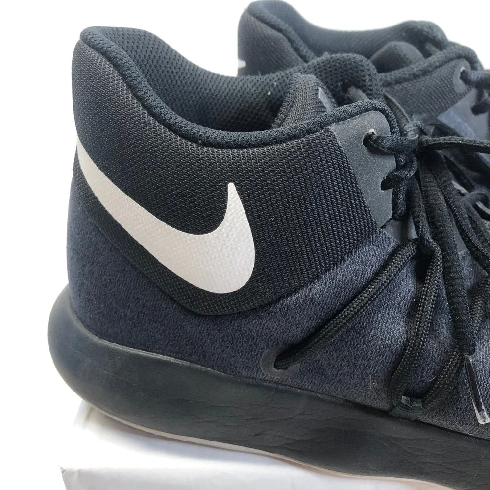 Nike pair zoom